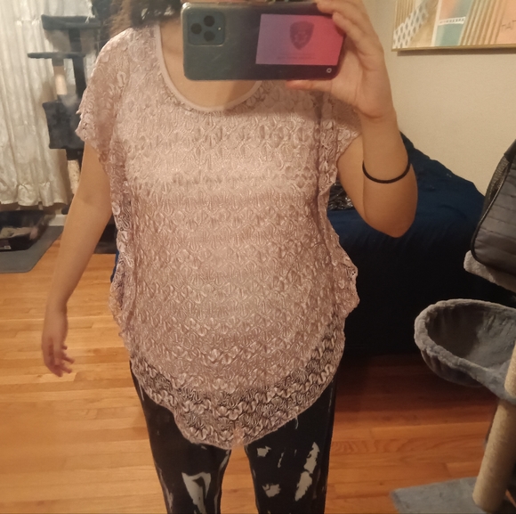 A pink lace blouse - Picture 5 of 13